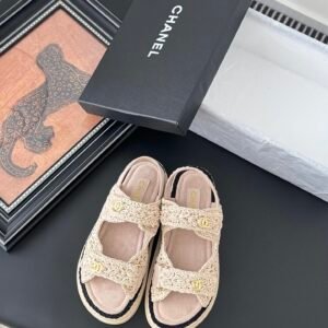 CHANEL Woman