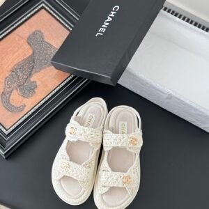 CHANEL Woman