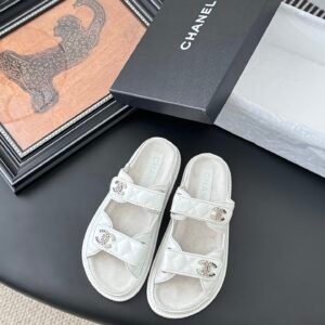 CHANEL Woman