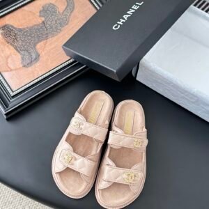CHANEL Woman