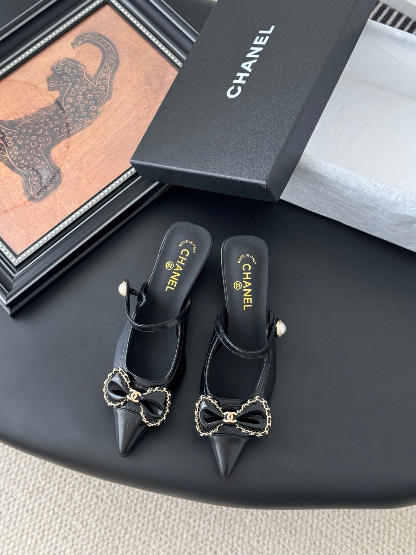 CHANEL Woman