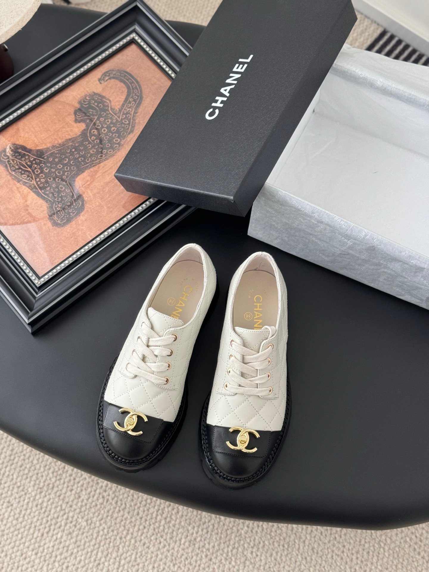 CHANEL Woman