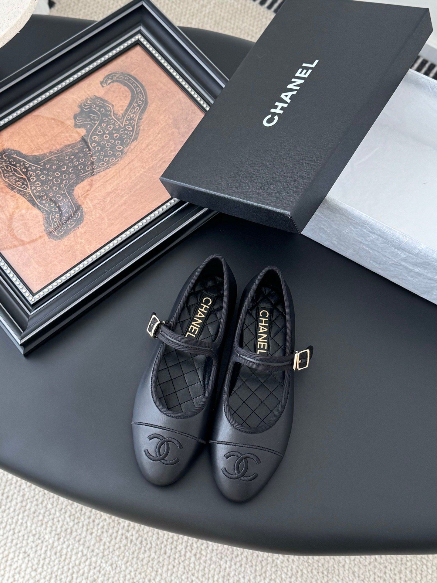 CHANEL Woman