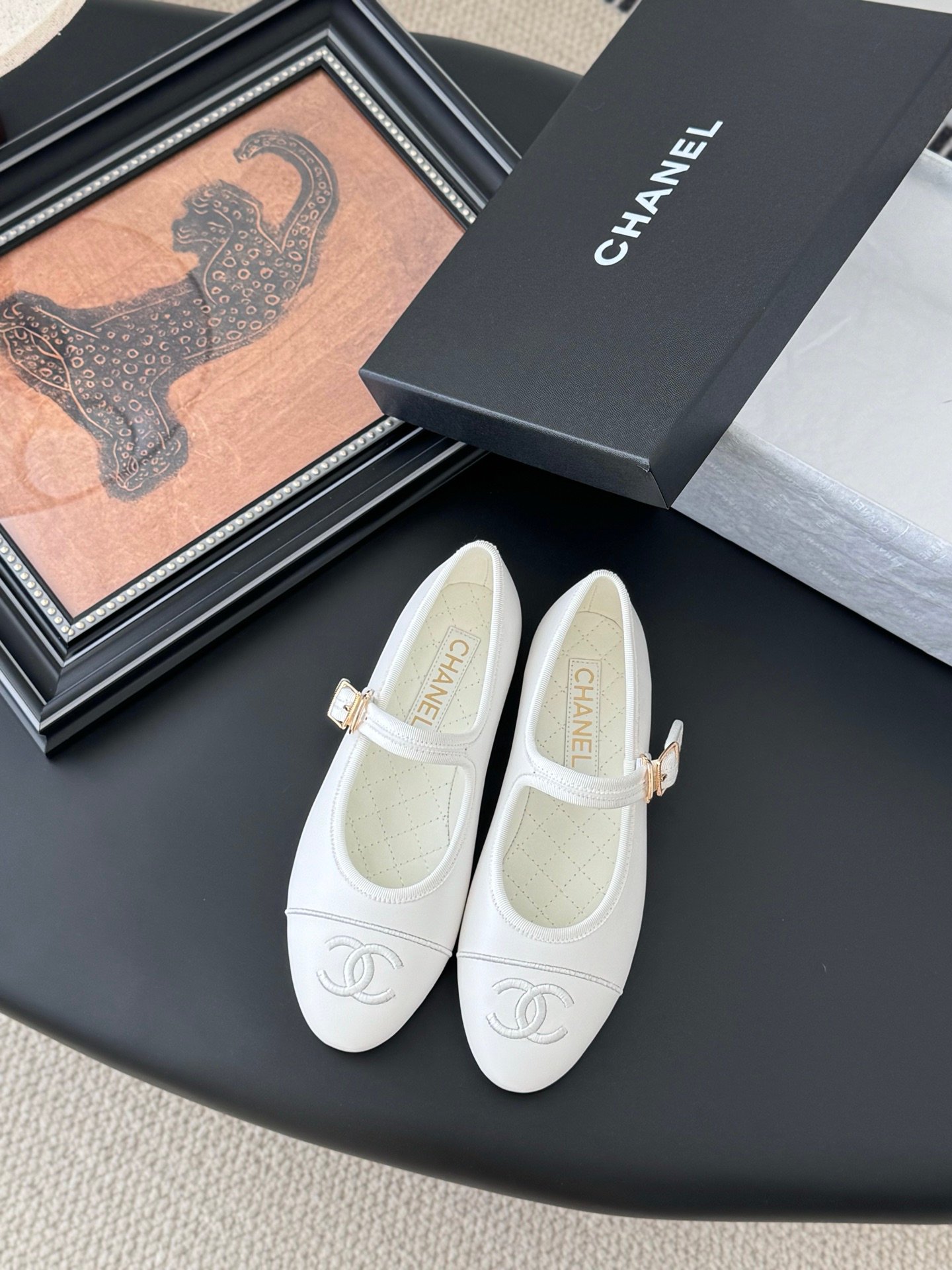 CHANEL Woman