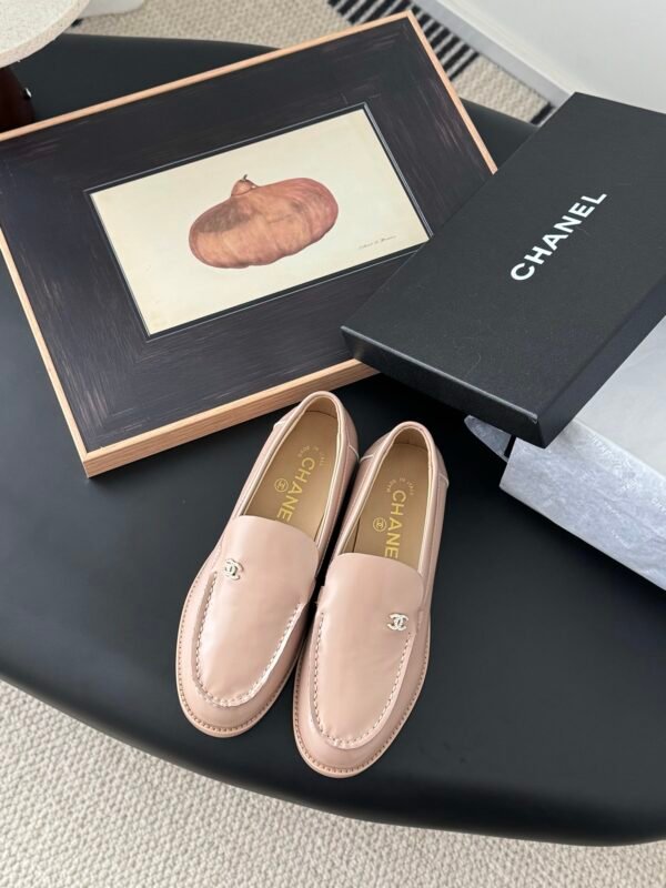 CHANEL Woman