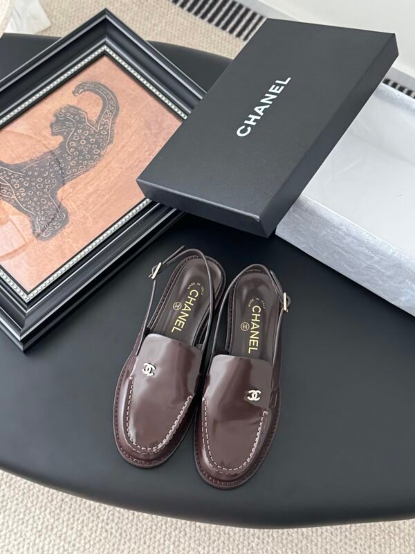 CHANEL Woman