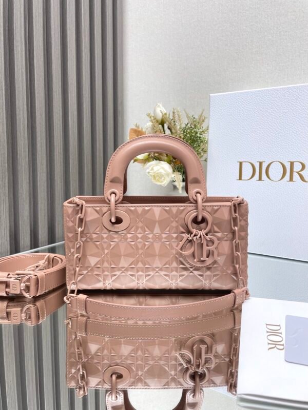 DIOR