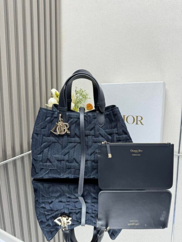 DIOR