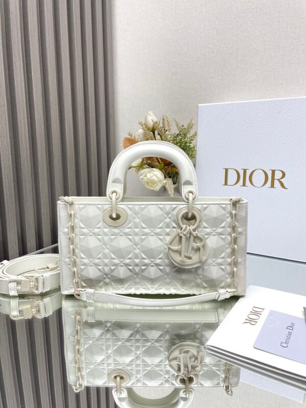 DIOR
