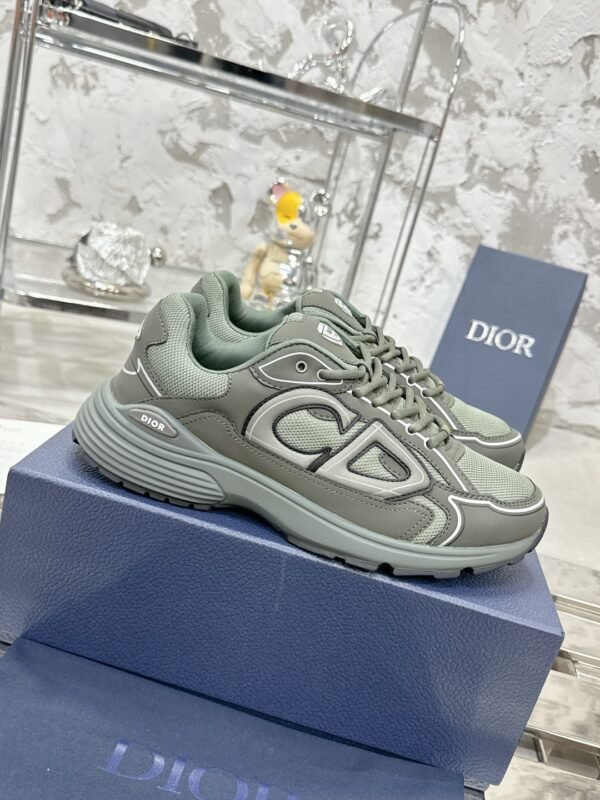 Dior women