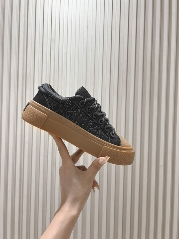 Dior women