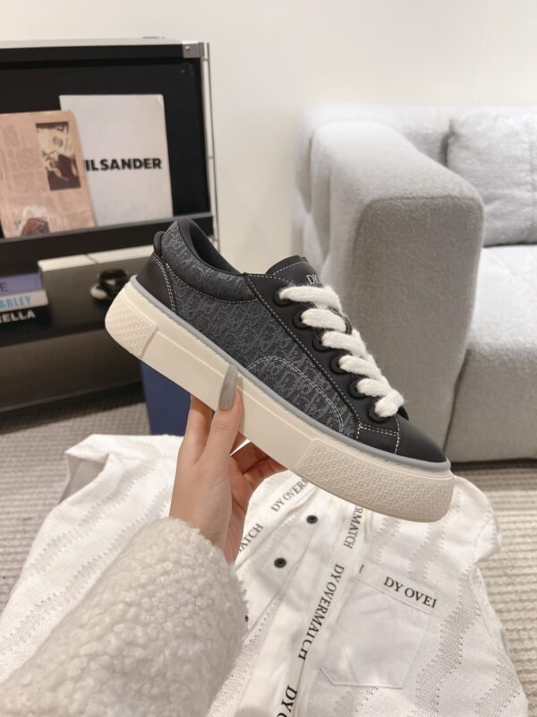 Dior women