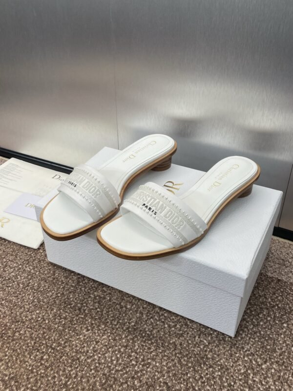 Dior women