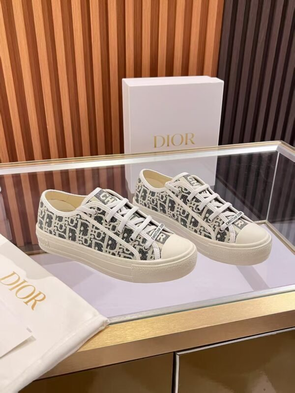 Dior women