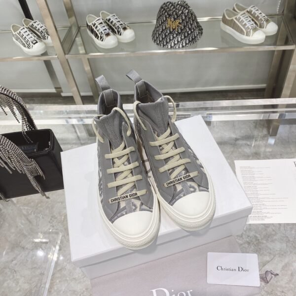 Dior women