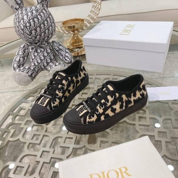 Dior women