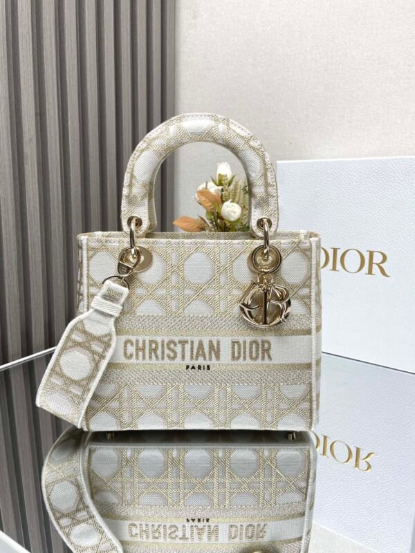 DIOR