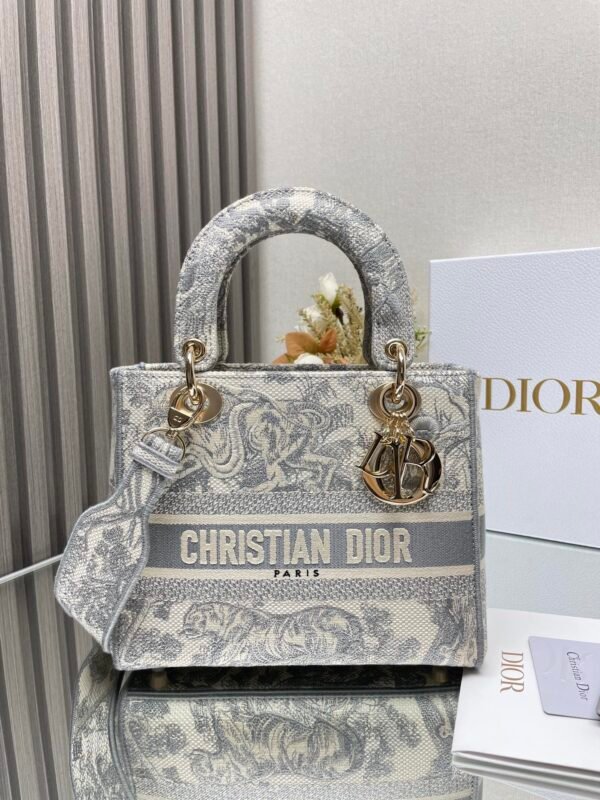 DIOR