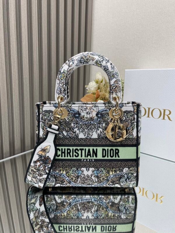 DIOR