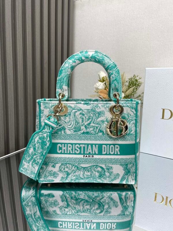 DIOR