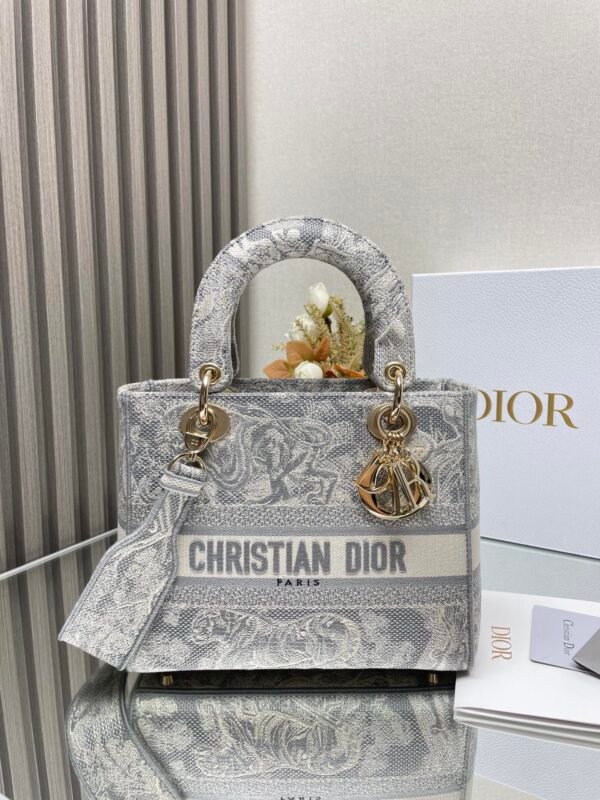 DIOR