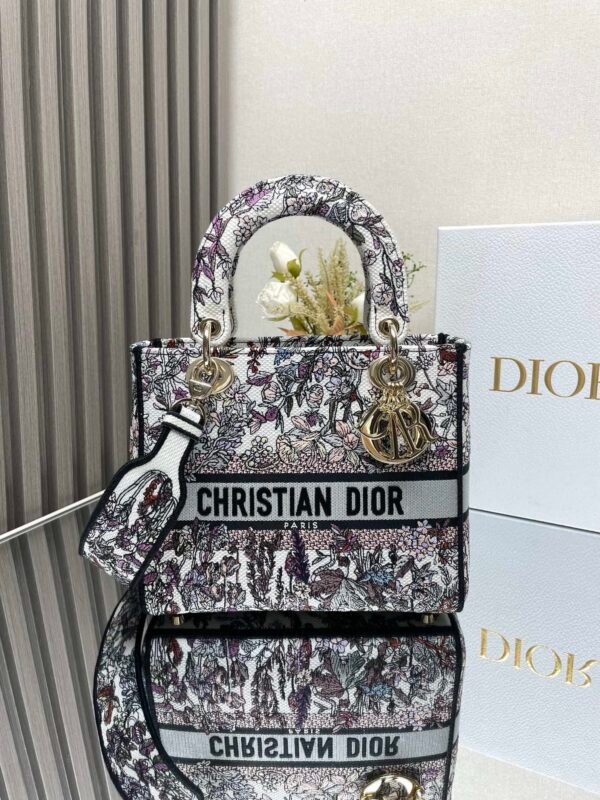 DIOR