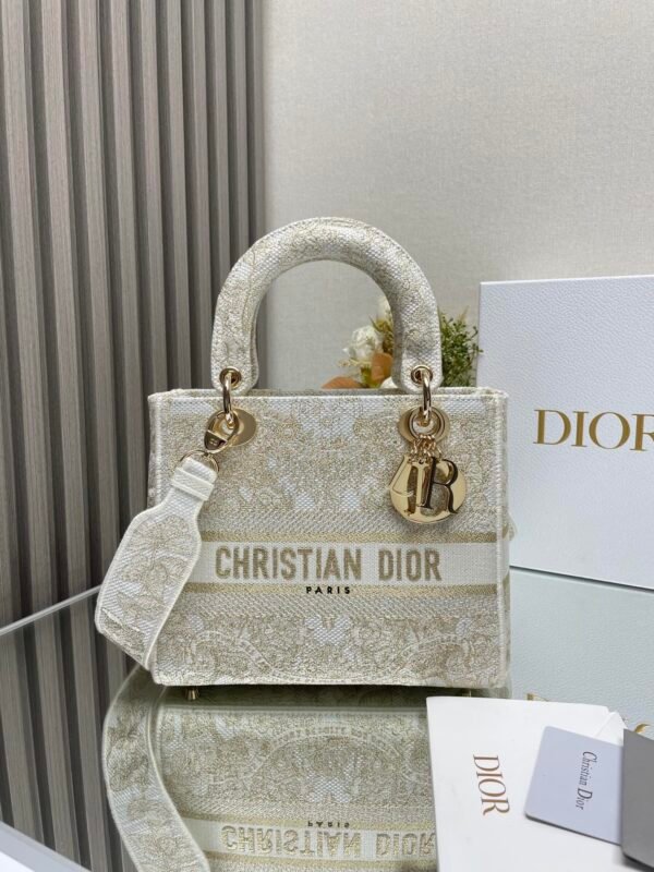 DIOR