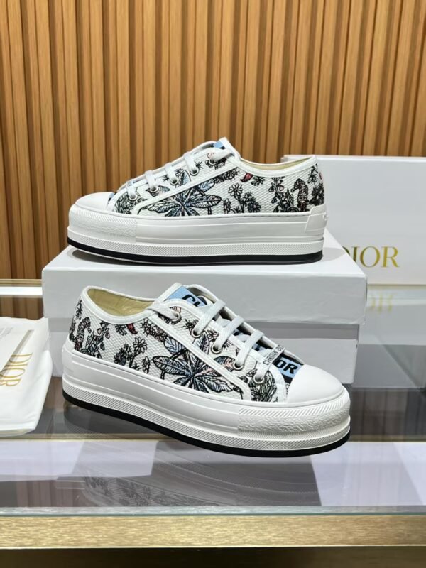 Dior women