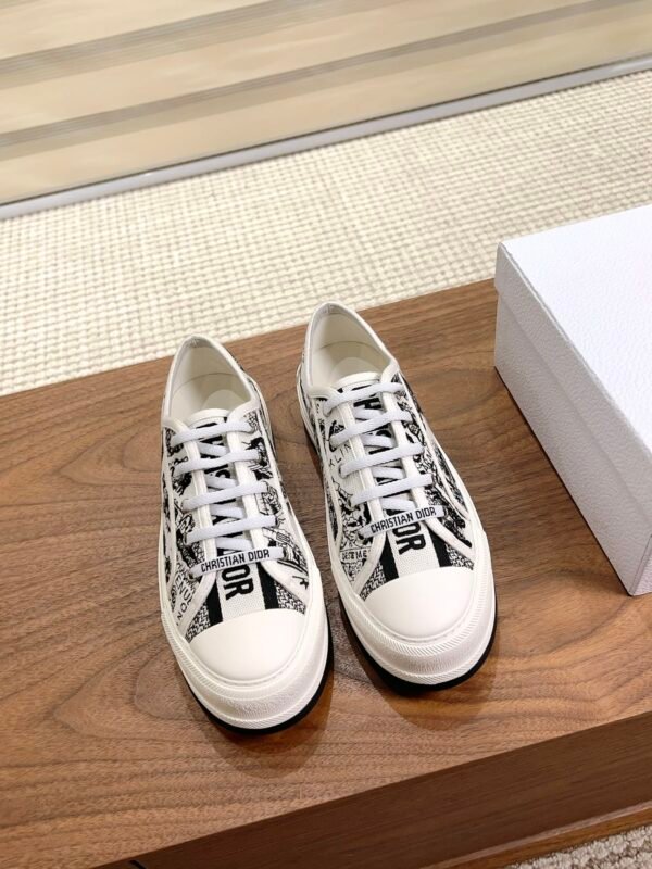 Dior women