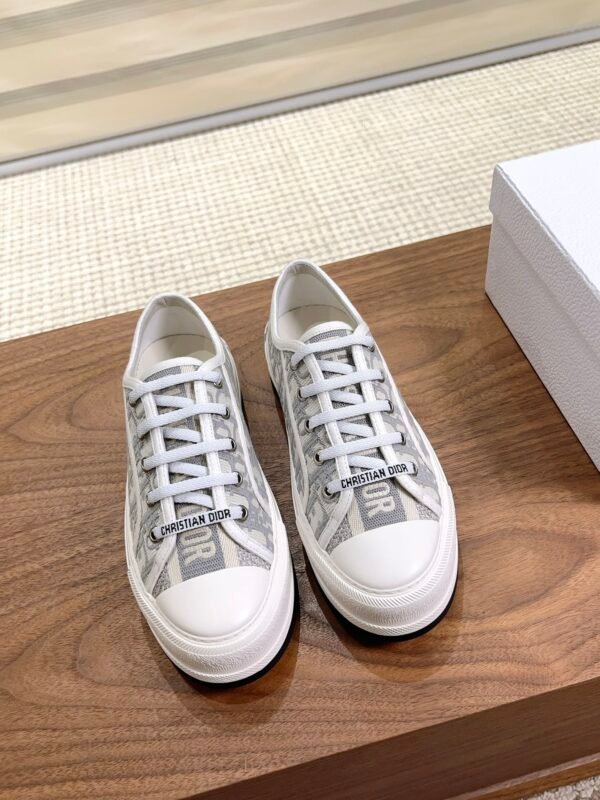 Dior women