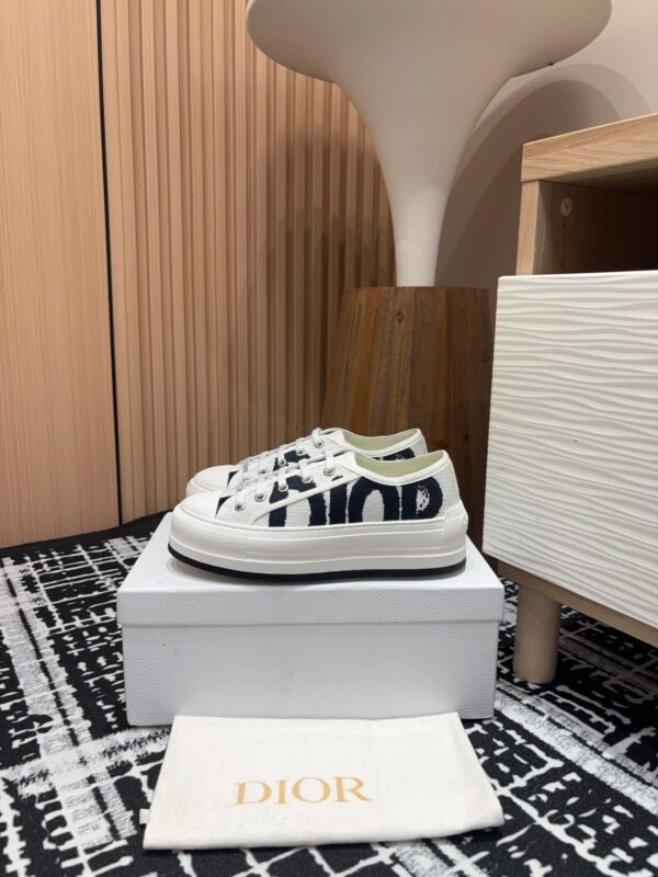 Dior women