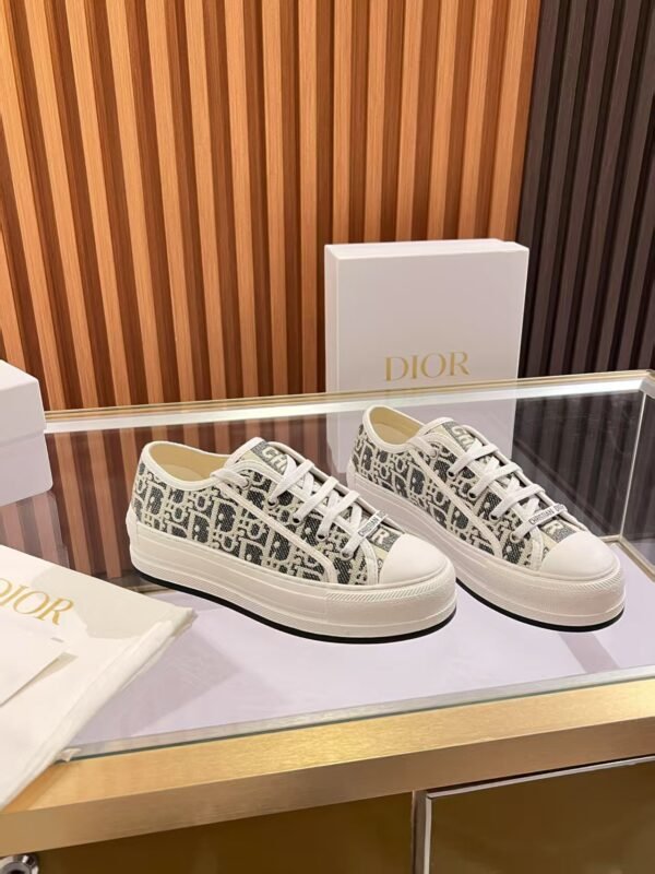 Dior women