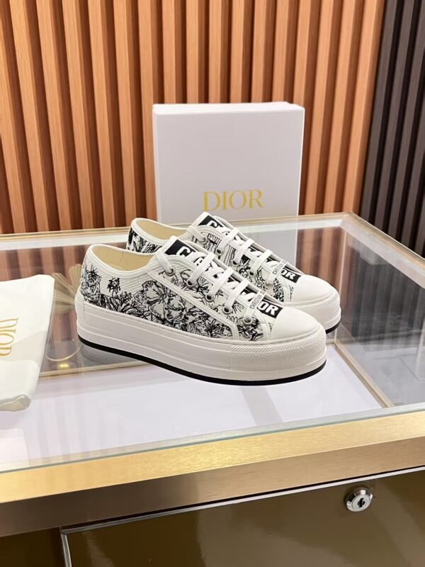 Dior women