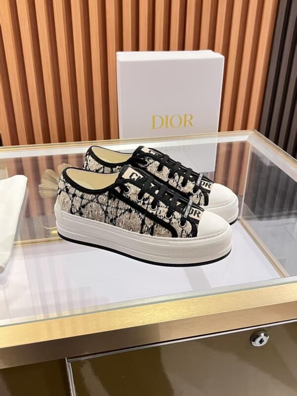 Dior women
