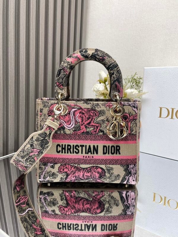 DIOR