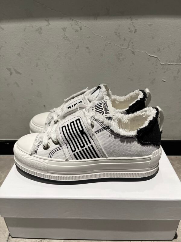 Dior women