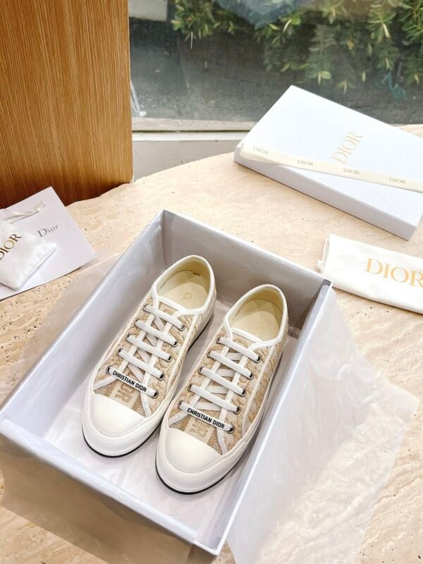 Dior women