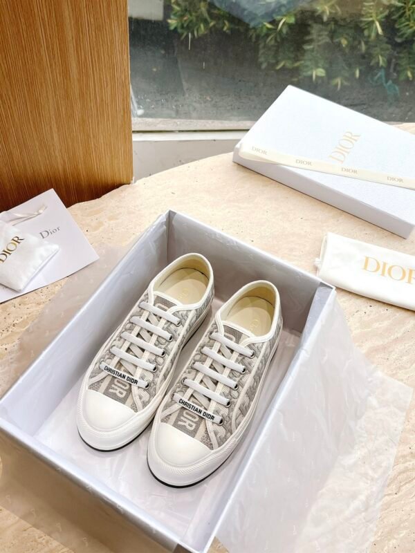 Dior women