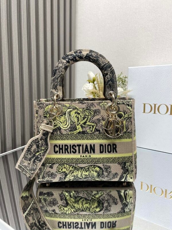 DIOR
