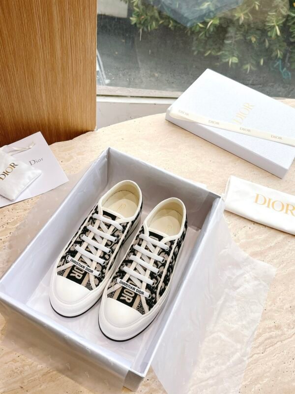 Dior women