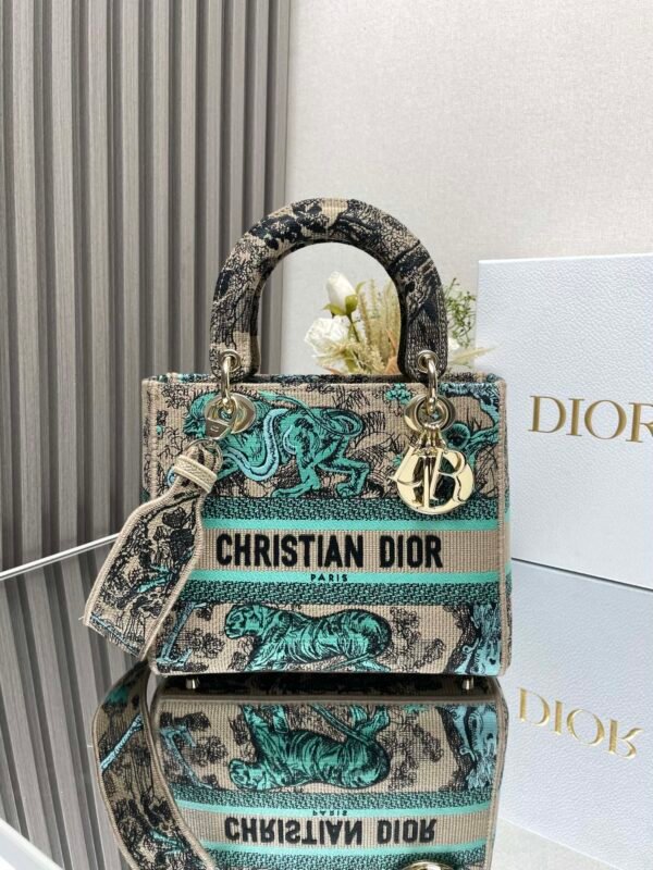 DIOR