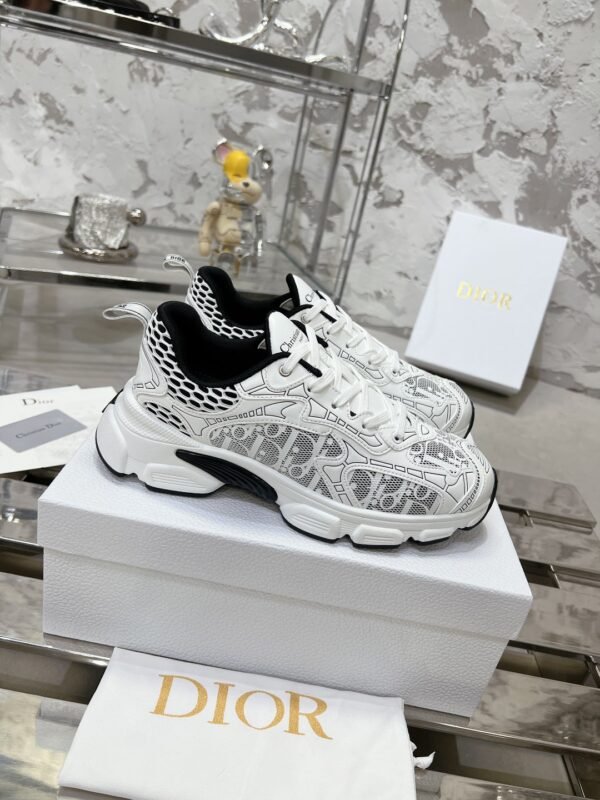 Dior women