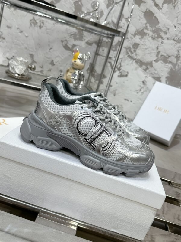 Dior women