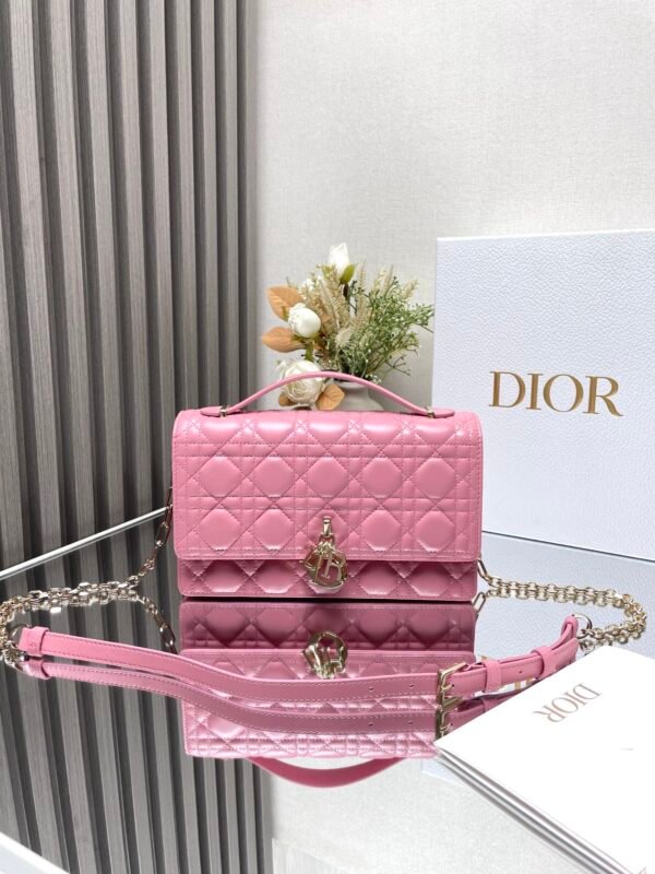 DIOR
