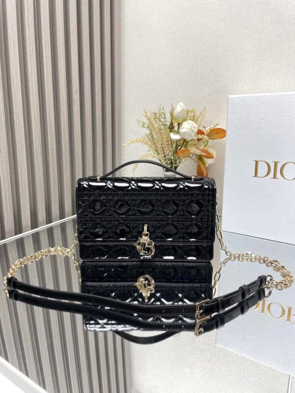 DIOR