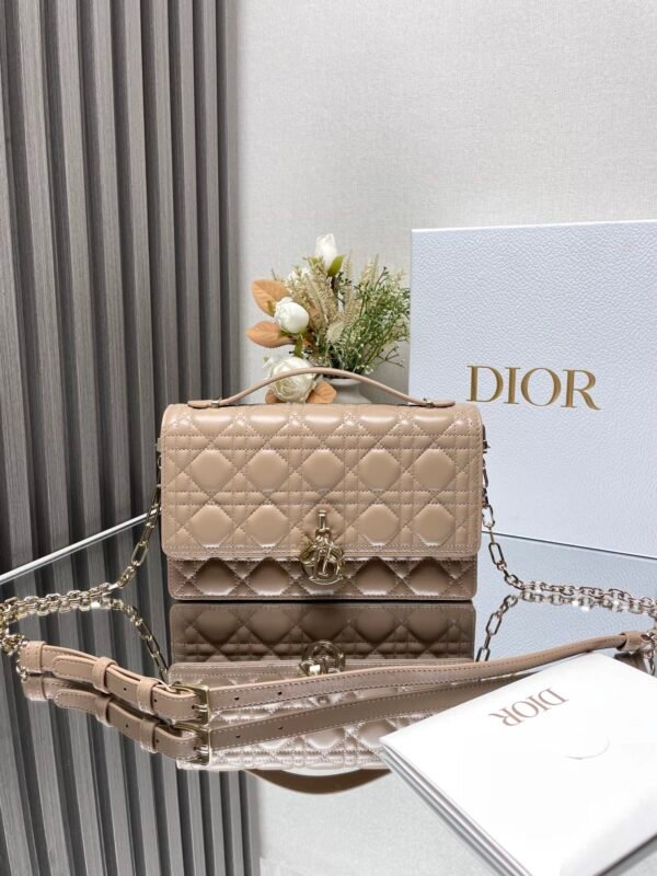 DIOR