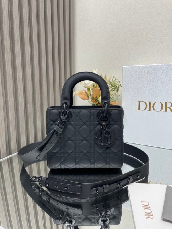 DIOR