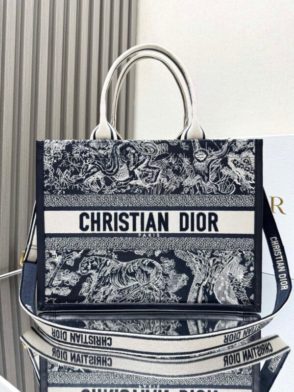 DIOR