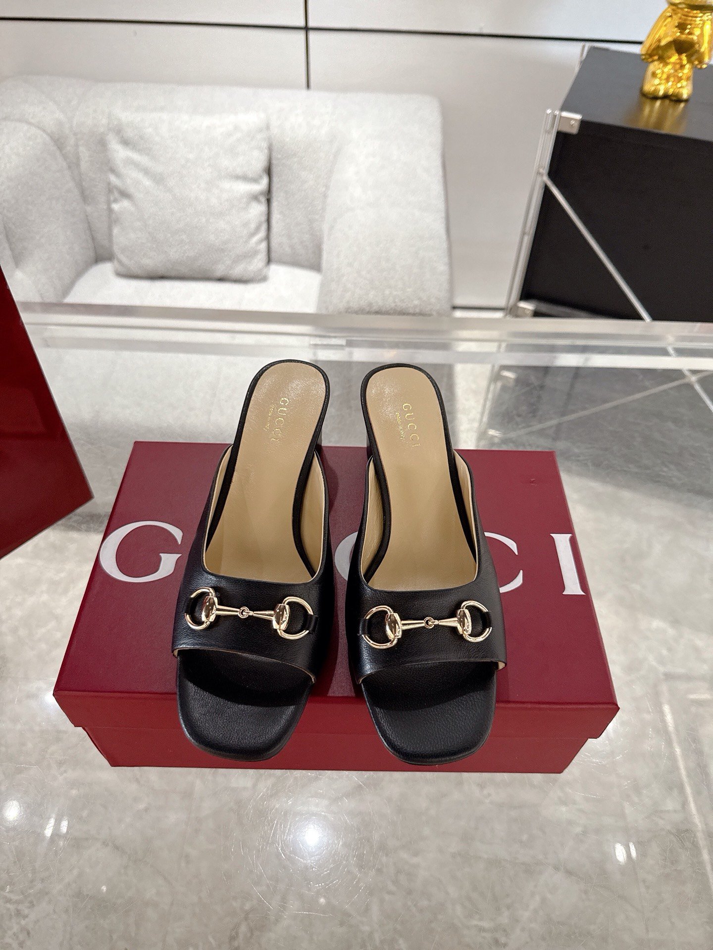 CUCCI WOMEN