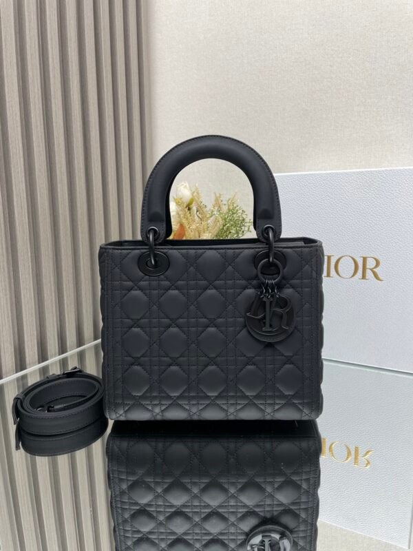 DIOR